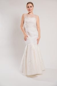 How to Choose the Perfect Wedding Dress for Your Body Shape: Guide for newly engaged